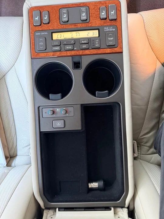 2004 Lexus LS 3rd Gen - Image 12 of 16