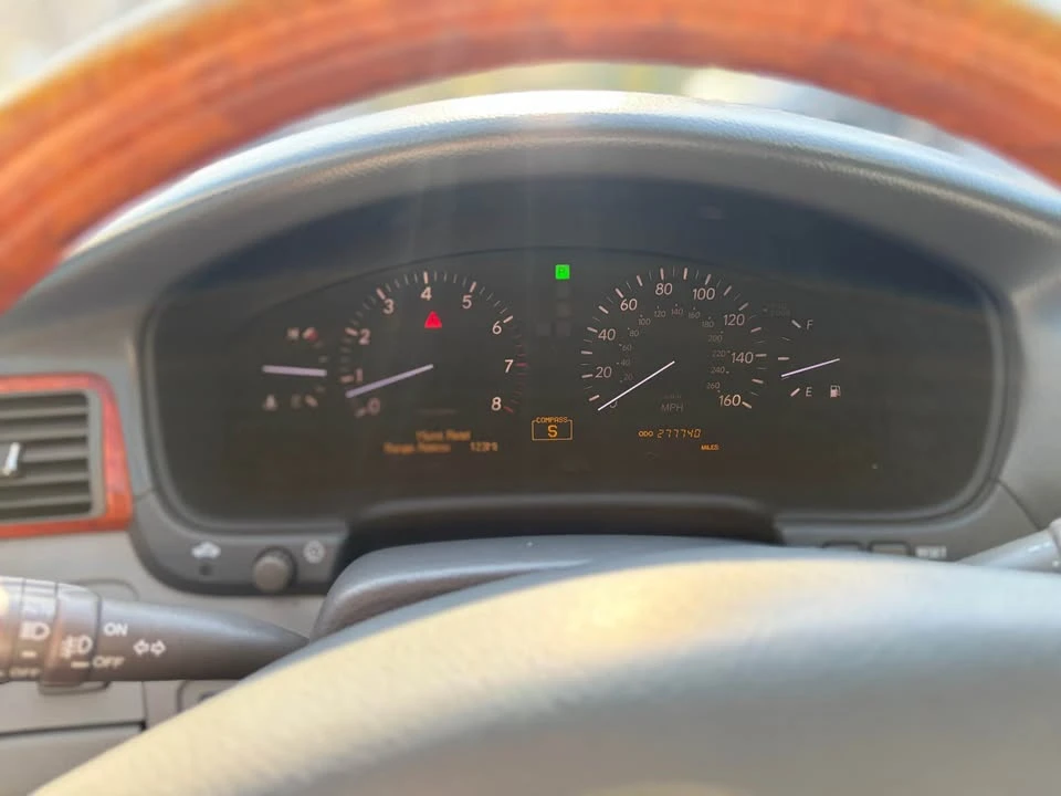 2004 Lexus LS 3rd Gen - Image 8 of 10