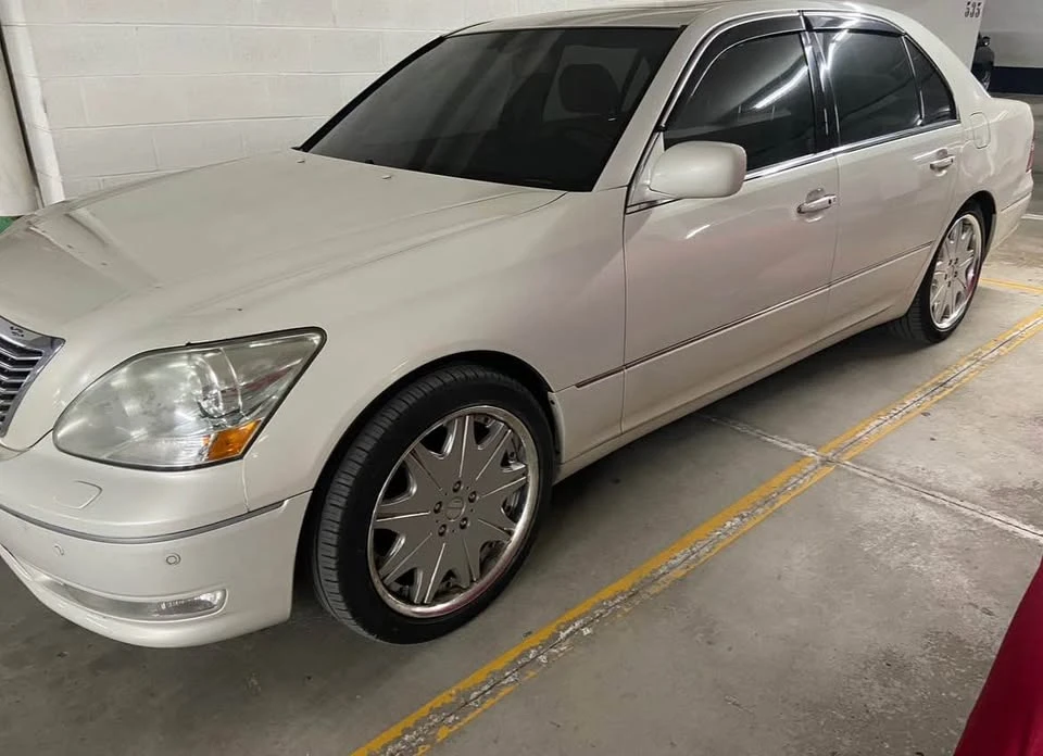 2004 Lexus LS 3rd Gen - Image 5 of 8