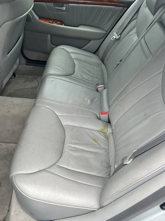 2004 Lexus LS 3rd Gen - Image 16 of 24