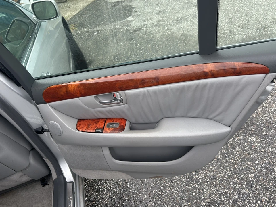 2004 Lexus LS 3rd Gen - Image 14 of 24