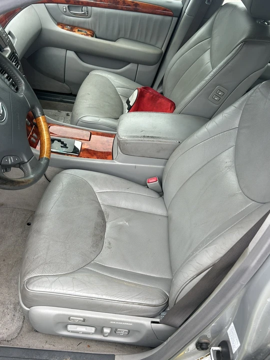 2004 Lexus LS 3rd Gen - Image 9 of 24