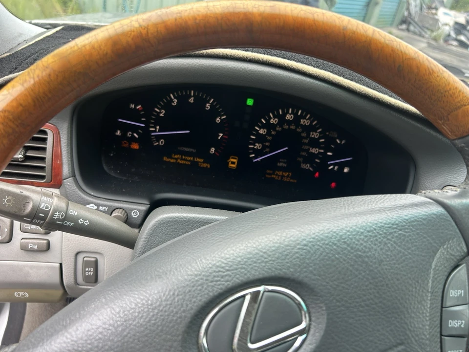 2004 Lexus LS 3rd Gen - Image 7 of 24