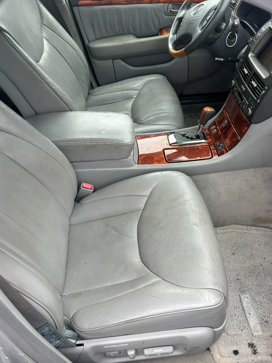 2004 Lexus LS 3rd Gen - Image 21 of 24