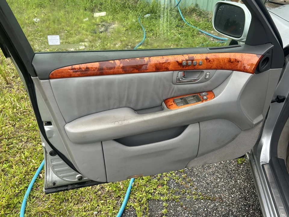2004 Lexus LS 3rd Gen - Image 3 of 24