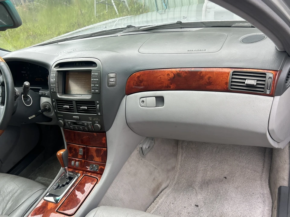 2004 Lexus LS 3rd Gen - Image 18 of 24