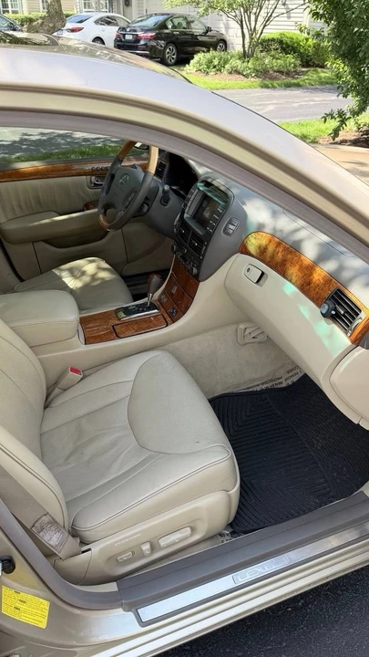 2004 Lexus LS 3rd Gen - Image 11 of 24