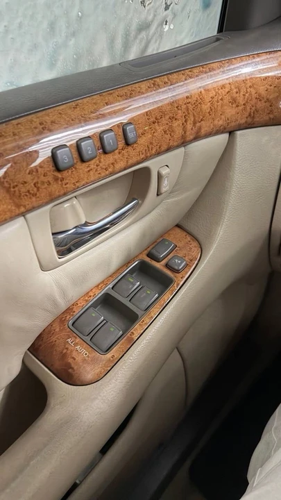 2004 Lexus LS 3rd Gen - Image 19 of 24