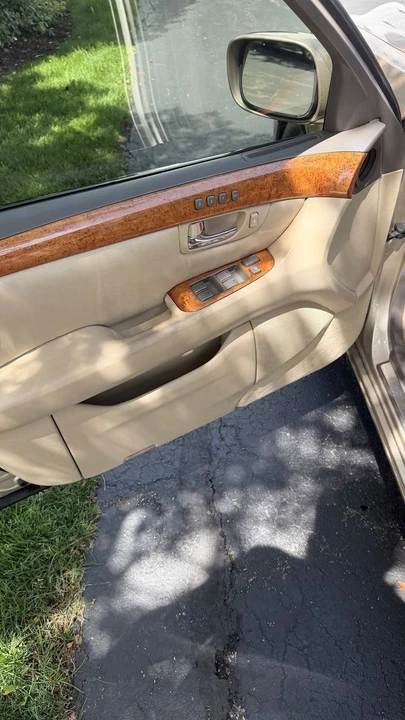 2004 Lexus LS 3rd Gen - Image 12 of 24