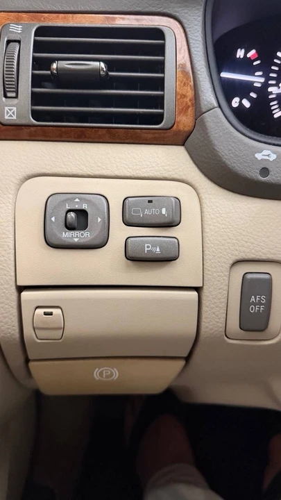 2004 Lexus LS 3rd Gen - Image 23 of 24