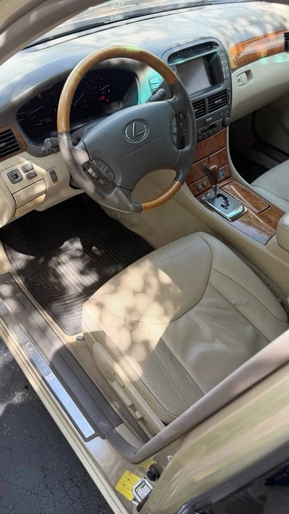 2004 Lexus LS 3rd Gen - Image 10 of 24