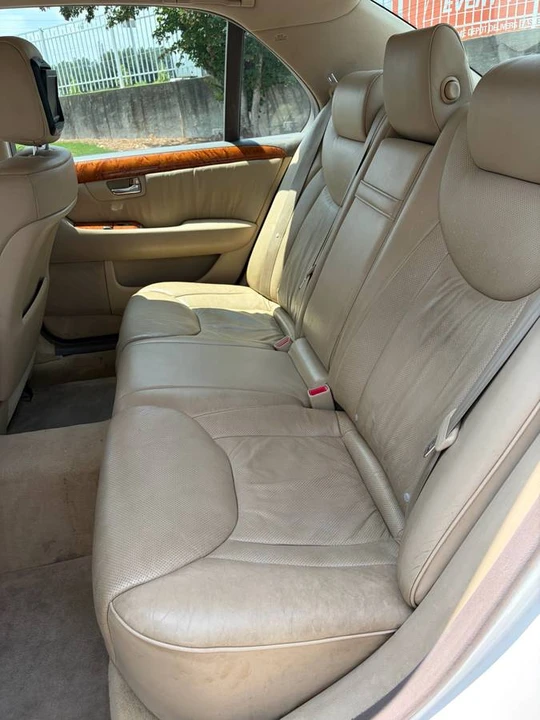 2004 Lexus LS 3rd Gen - Image 13 of 16