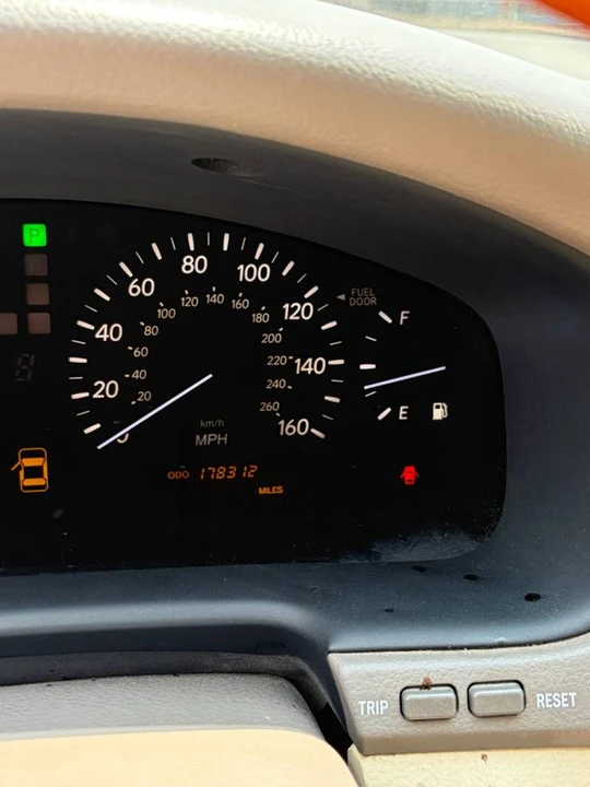2004 Lexus LS 3rd Gen - Image 7 of 16
