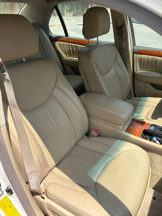 2004 Lexus LS 3rd Gen - Image 11 of 16