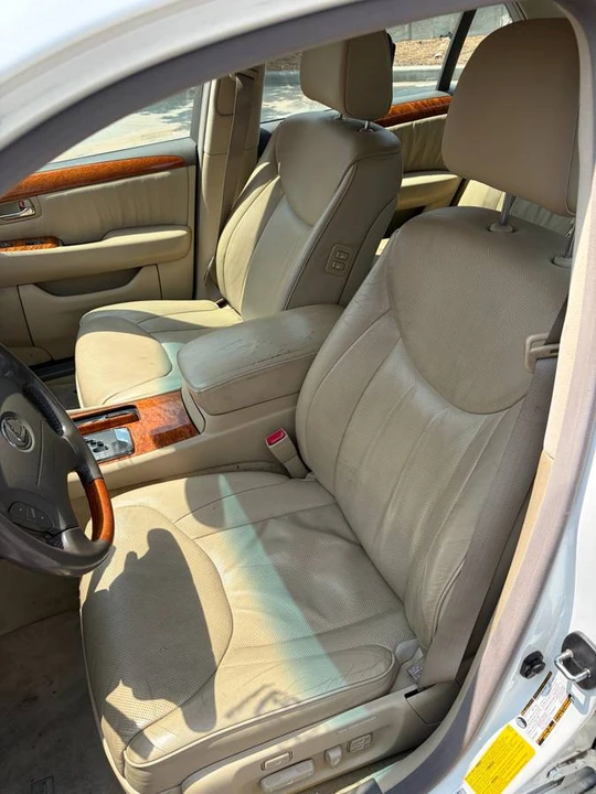 2004 Lexus LS 3rd Gen - Image 9 of 16