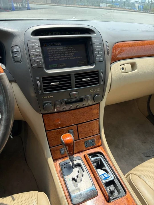 2004 Lexus LS 3rd Gen - Image 15 of 16
