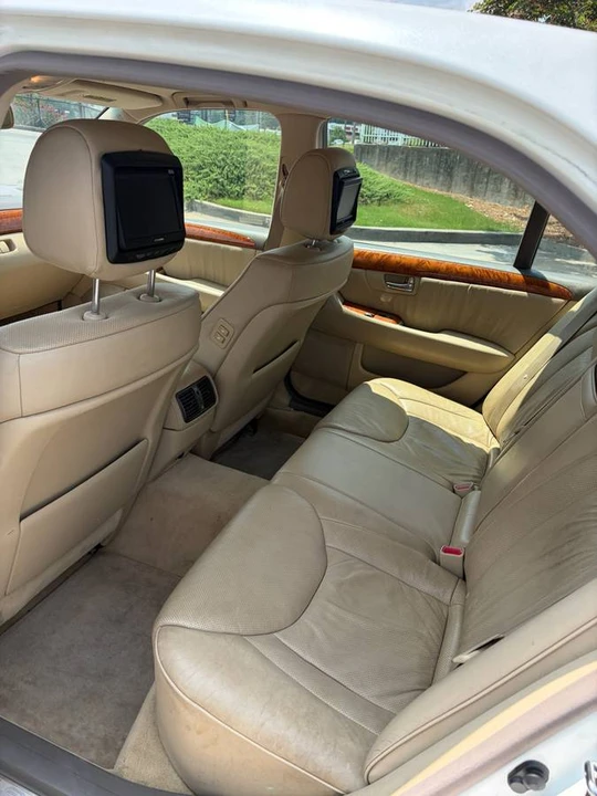 2004 Lexus LS 3rd Gen - Image 12 of 16