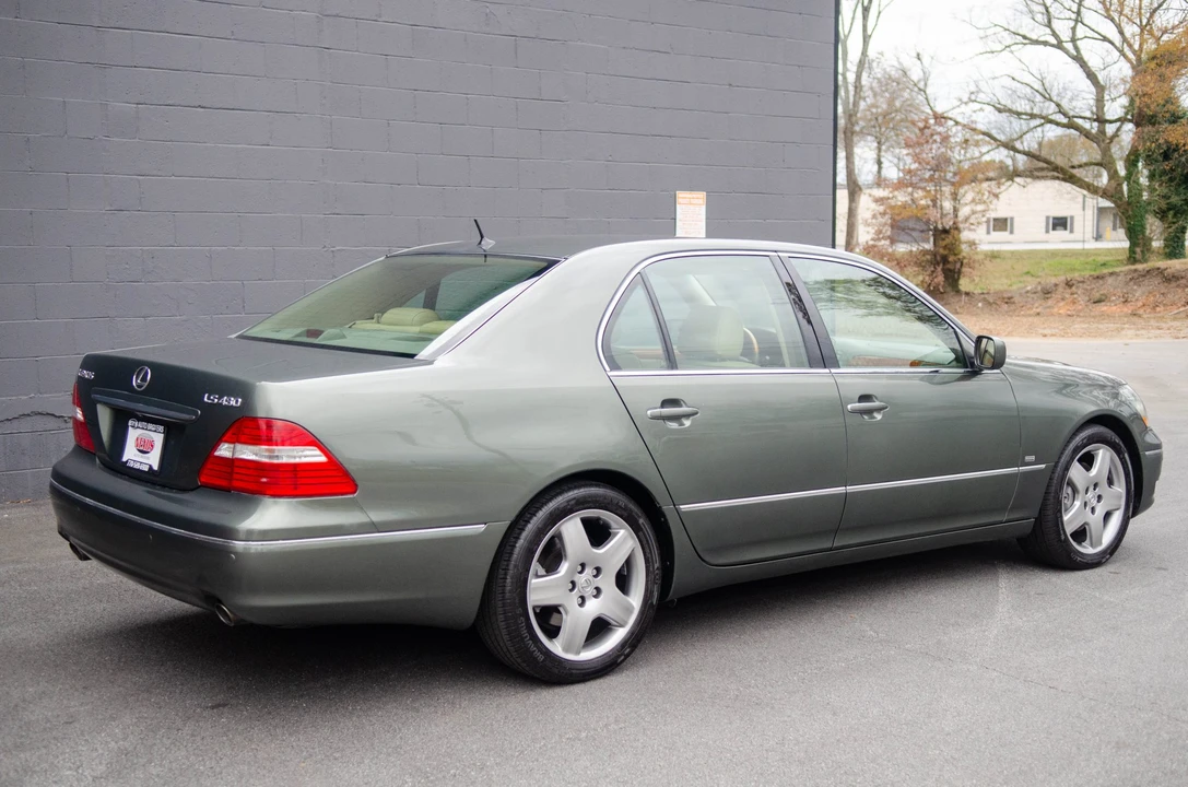 2004 Lexus LS 3rd Gen - Image 11 of 31