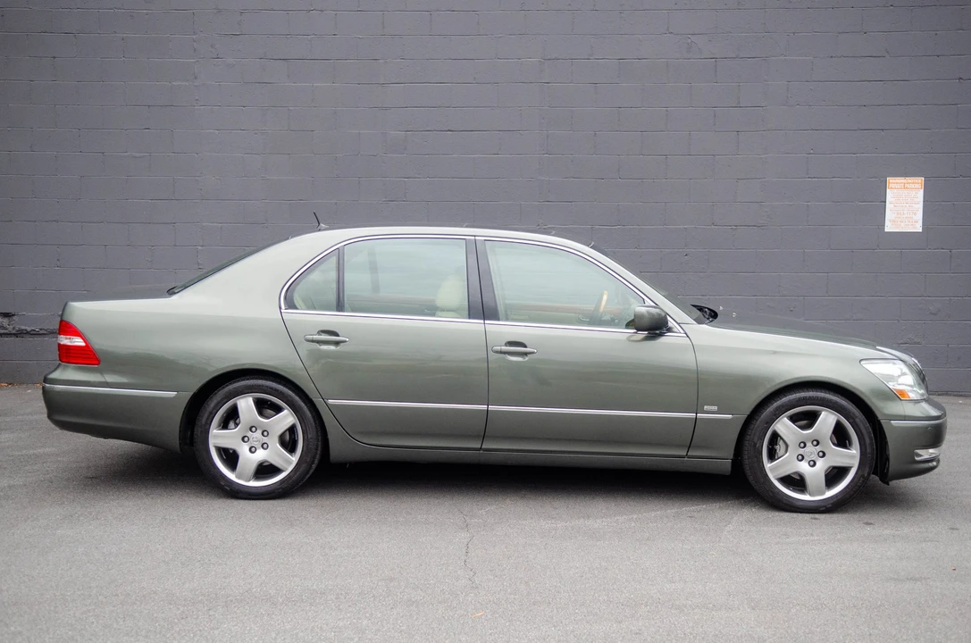 2004 Lexus LS 3rd Gen - Image 10 of 31