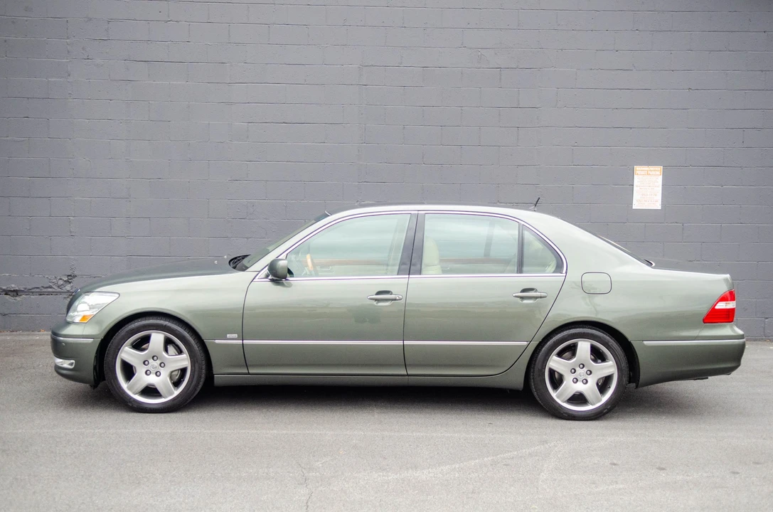 2004 Lexus LS 3rd Gen - Image 23 of 31