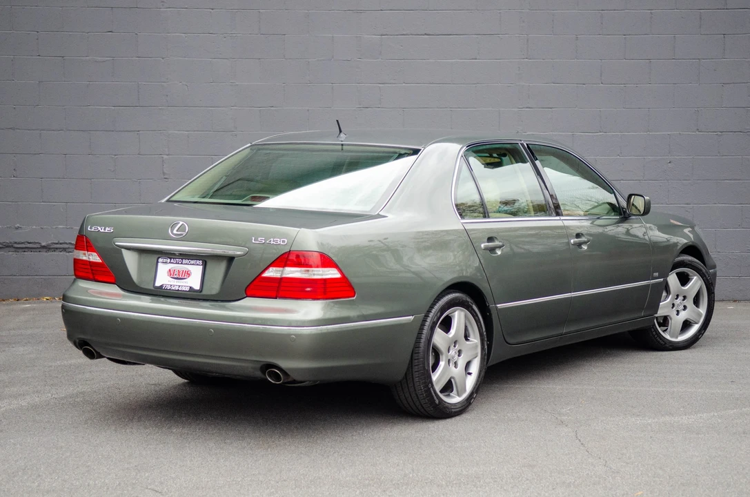 2004 Lexus LS 3rd Gen - Image 13 of 31