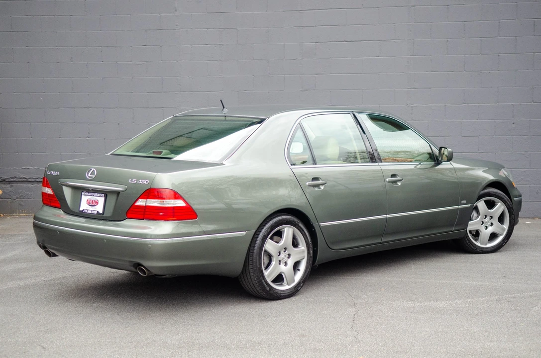 2004 Lexus LS 3rd Gen - Image 12 of 31
