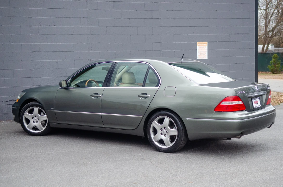2004 Lexus LS 3rd Gen - Image 22 of 31