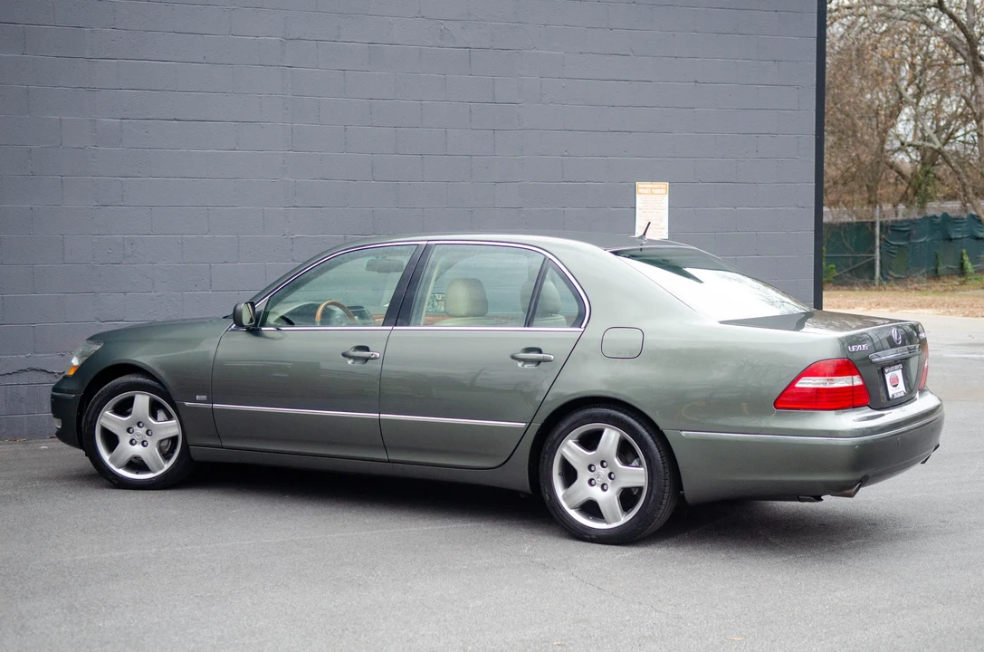 2004 Lexus LS 3rd Gen - Image 21 of 31