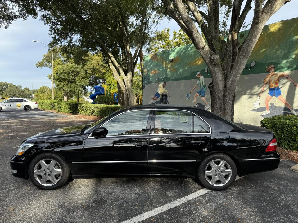 2004 Lexus LS 3rd Gen - Image 11 of 31