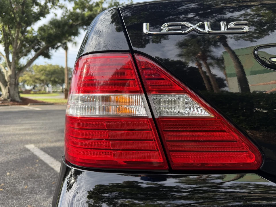 2004 Lexus LS 3rd Gen - Image 29 of 31