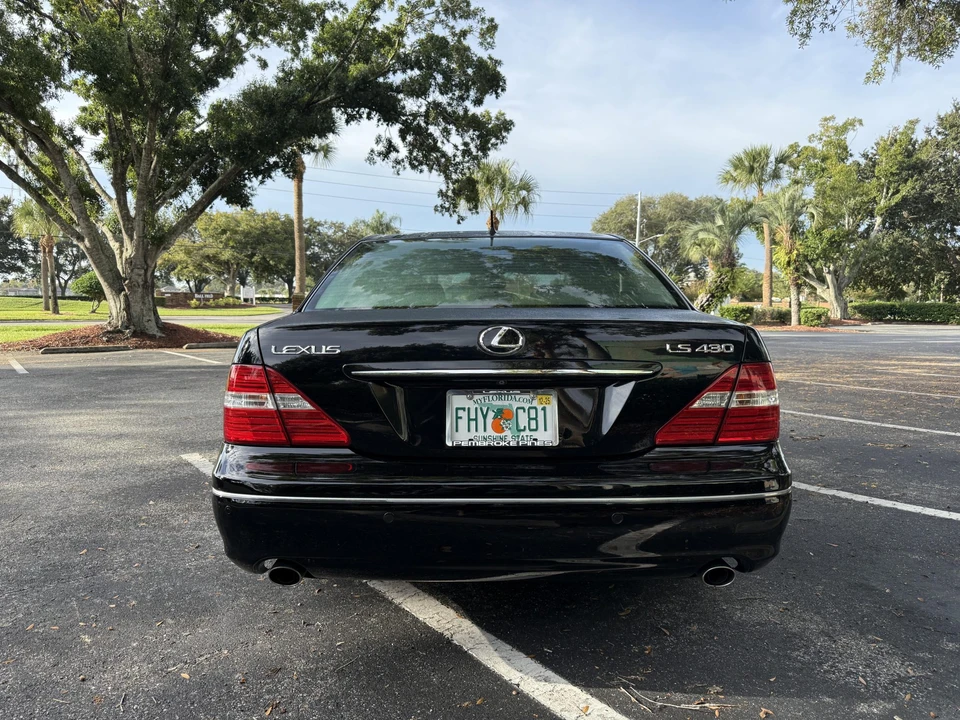 2004 Lexus LS 3rd Gen - Image 13 of 31