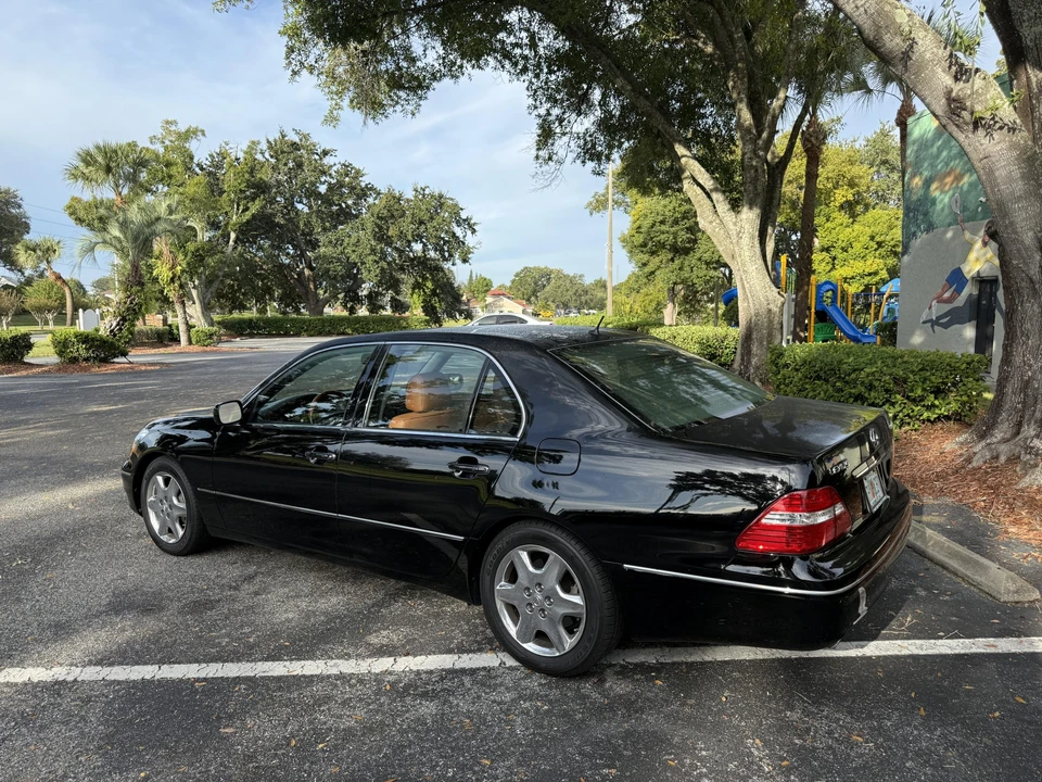 2004 Lexus LS 3rd Gen - Image 12 of 31