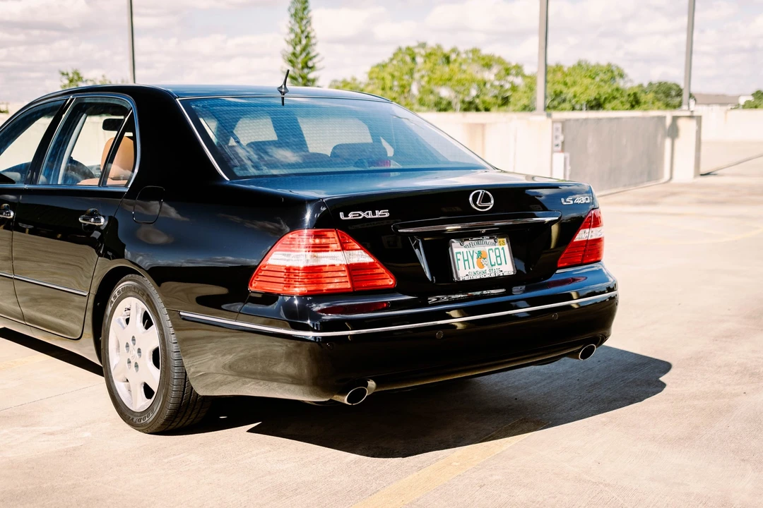 2004 Lexus LS 3rd Gen - Image 25 of 31