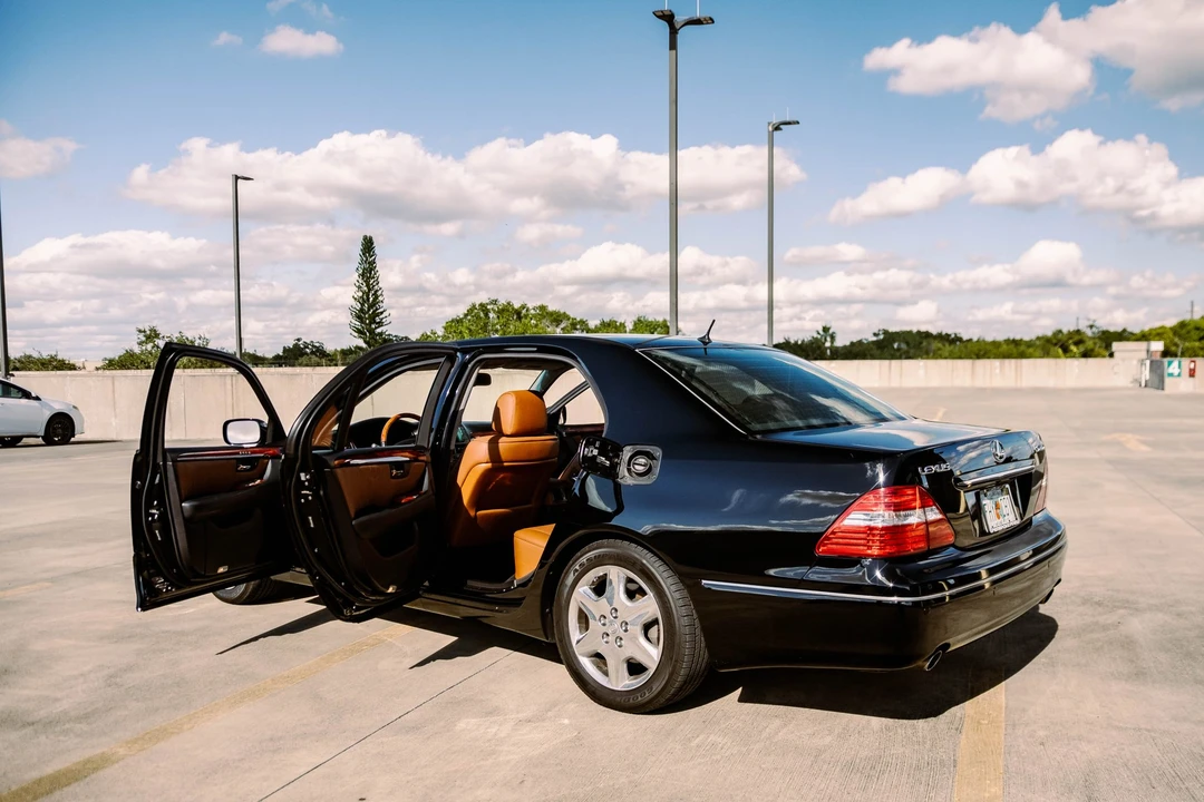 2004 Lexus LS 3rd Gen - Image 20 of 31