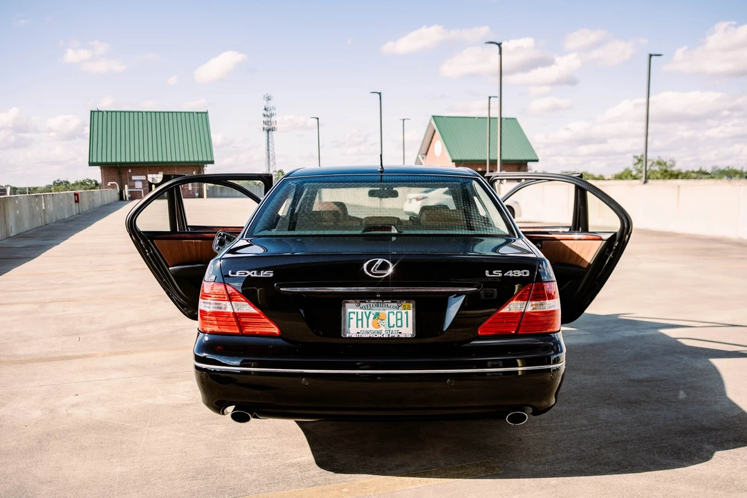2004 Lexus LS 3rd Gen - Image 21 of 31