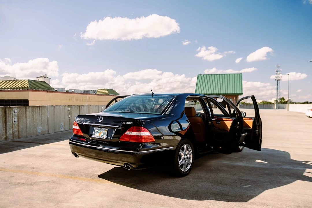 2004 Lexus LS 3rd Gen - Image 22 of 31