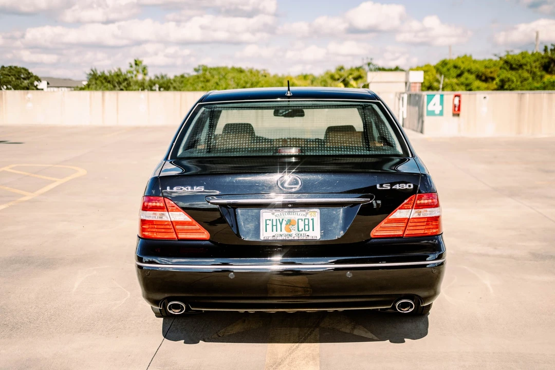2004 Lexus LS 3rd Gen - Image 5 of 31