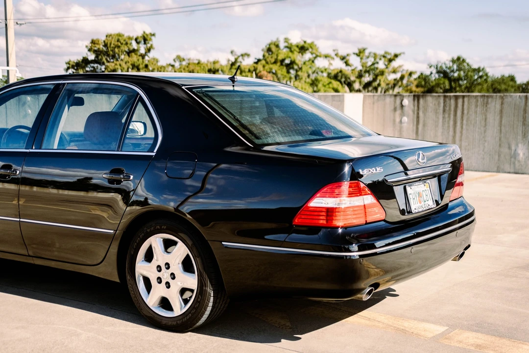 2004 Lexus LS 3rd Gen - Image 24 of 31