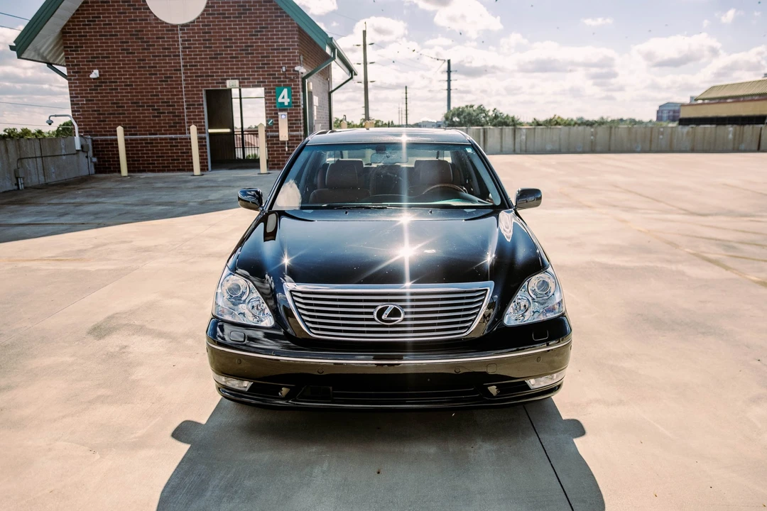 2004 Lexus LS 3rd Gen - Image 9 of 31