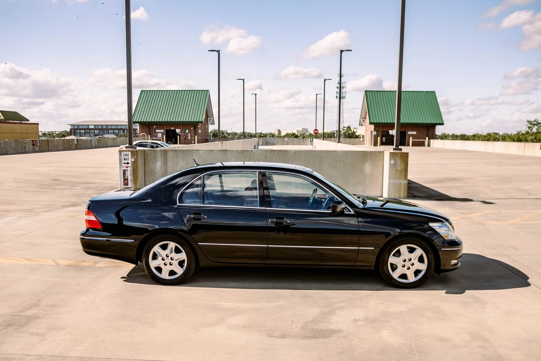 2004 Lexus LS 3rd Gen - Image 7 of 31