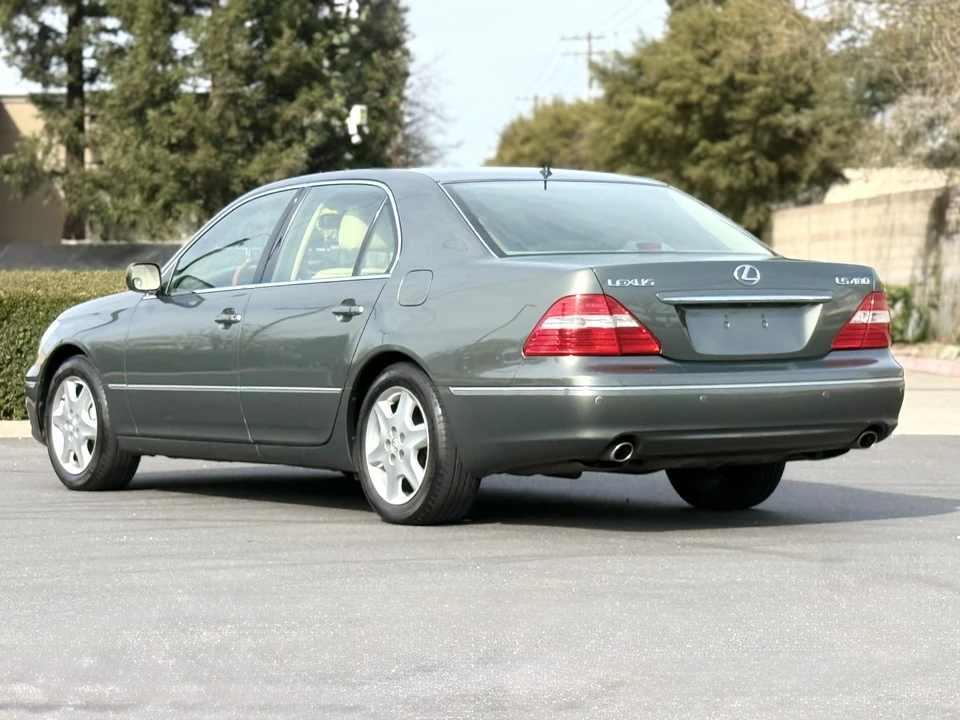 2004 Lexus LS 3rd Gen - Image 12 of 31