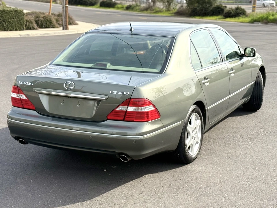 2004 Lexus LS 3rd Gen - Image 15 of 31