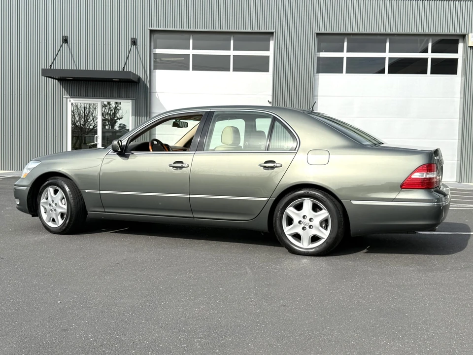 2004 Lexus LS 3rd Gen - Image 11 of 31
