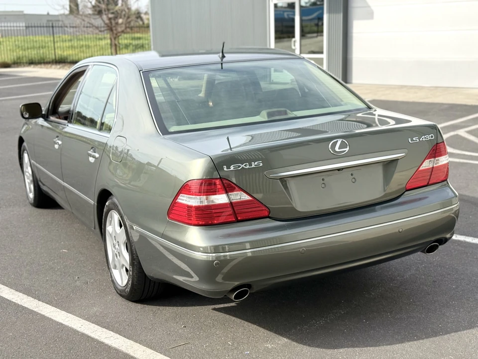 2004 Lexus LS 3rd Gen - Image 13 of 31