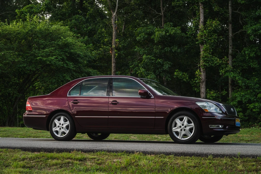 2004 Lexus LS 3rd Gen - Image 28 of 31