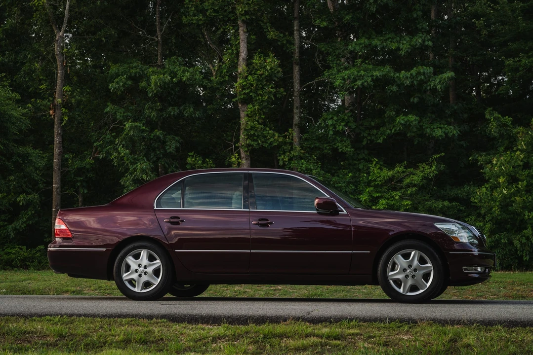 2004 Lexus LS 3rd Gen - Image 27 of 31