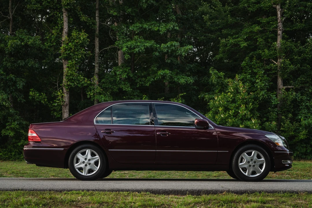 2004 Lexus LS 3rd Gen - Image 26 of 31