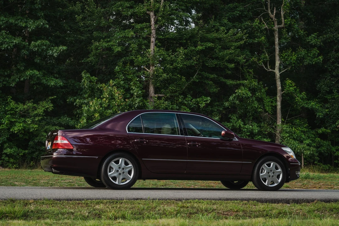 2004 Lexus LS 3rd Gen - Image 25 of 31