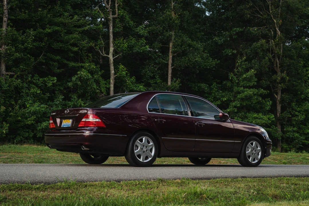 2004 Lexus LS 3rd Gen - Image 24 of 31