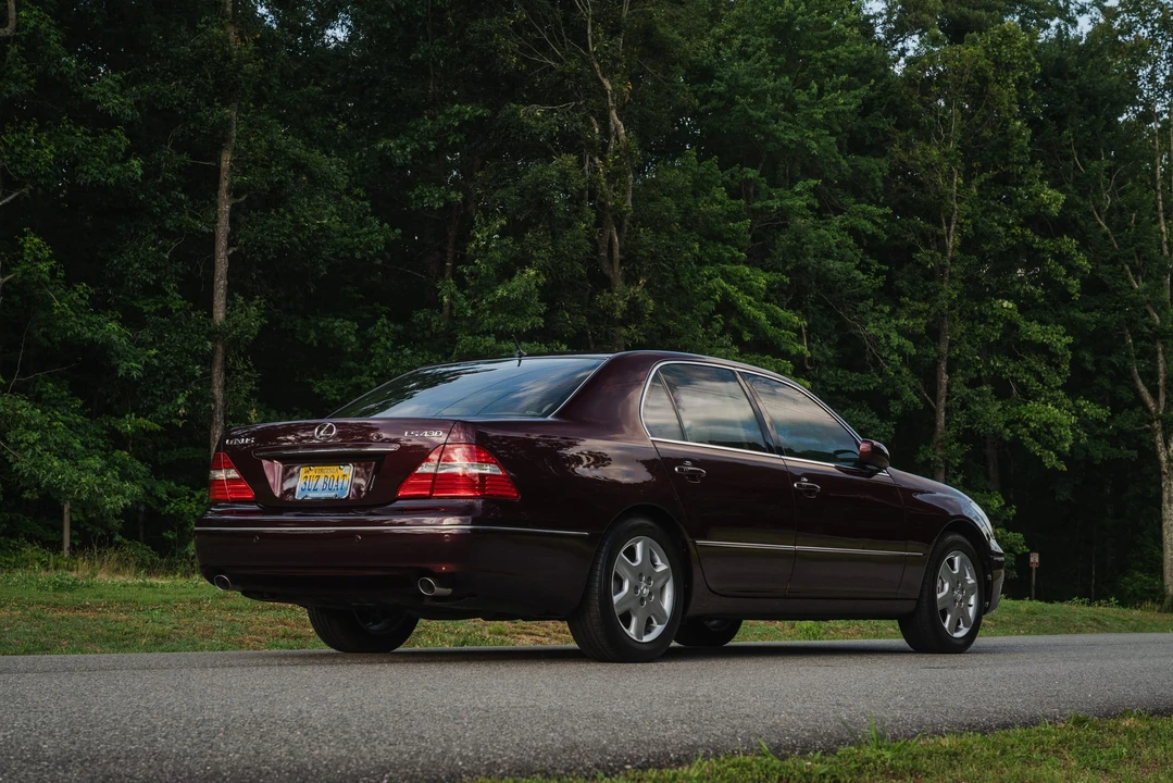 2004 Lexus LS 3rd Gen - Image 23 of 31
